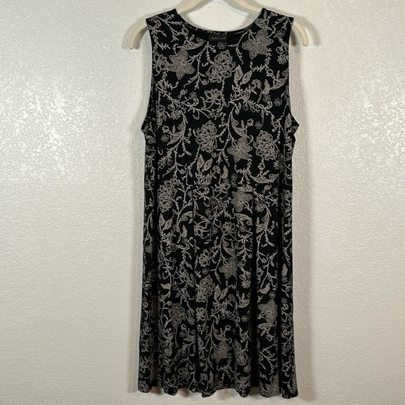 J. Jill Black White Floral Wearever Collection Knee Length Dress Size Medium - Picture 1 of 9